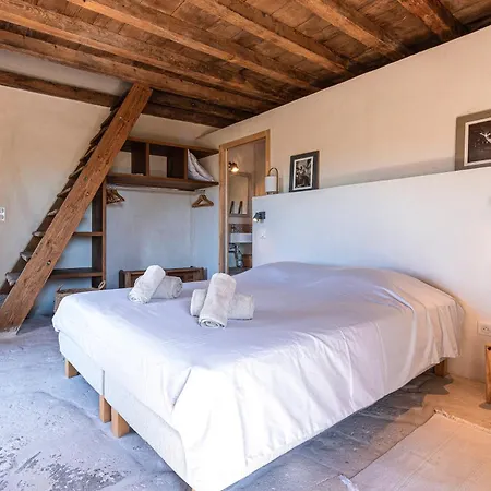펜션 La Tour Saint-jean Sa Bergerie